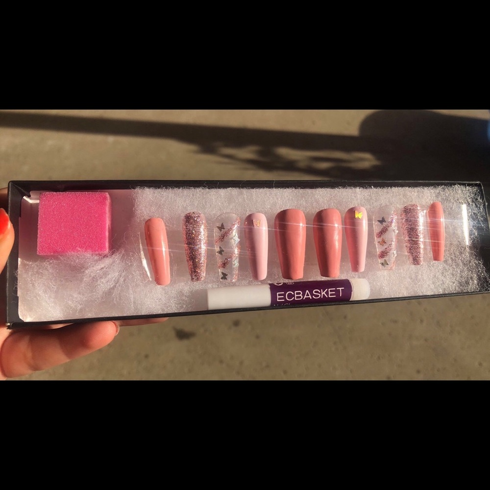 Press on nails